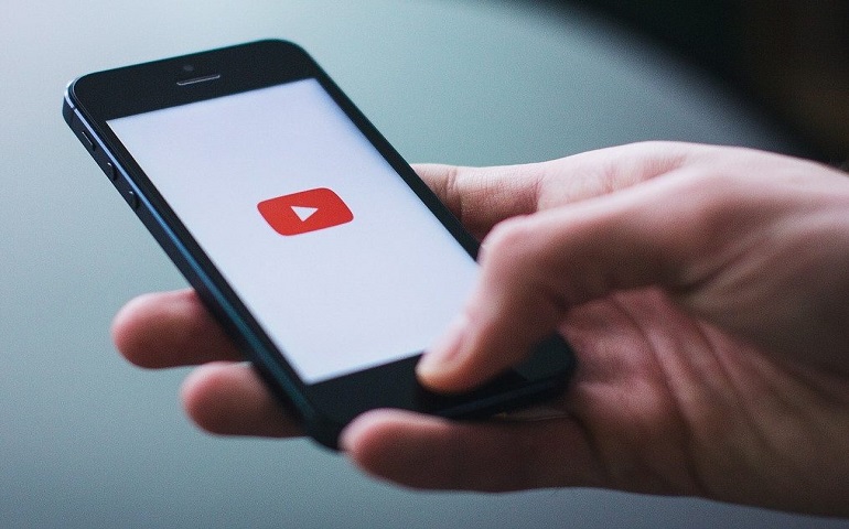 スマホでYOUTUBEを見る