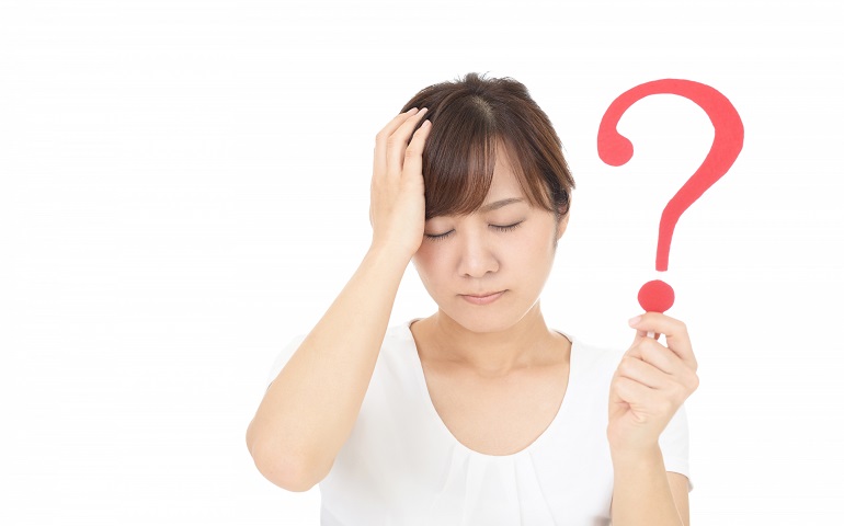 疑問を抱く女性