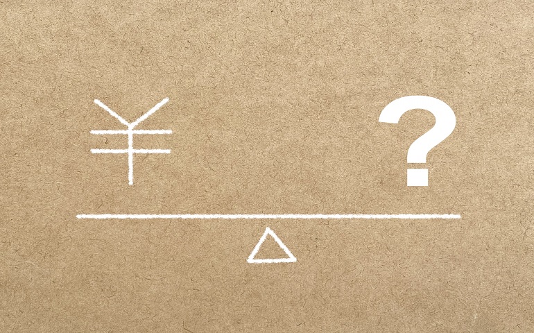 疑問を天秤にかけるイメージ画像